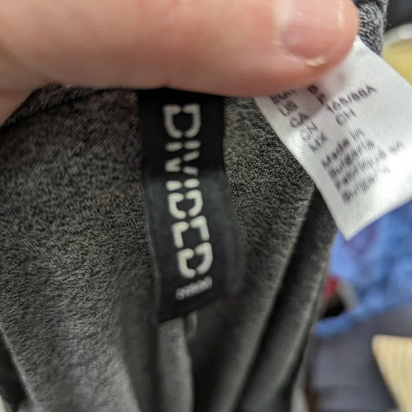 Divided H & M Tee Shirt - Small - Picture 4 of 5
